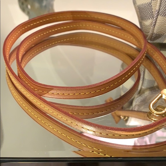 Louis Vuitton Favorite MM - Picture 6 of 8